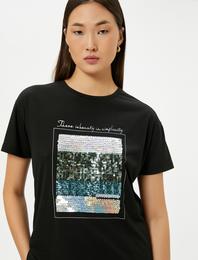 Tricou cu mânecă scurtă, decolteu rotund, cu paiete