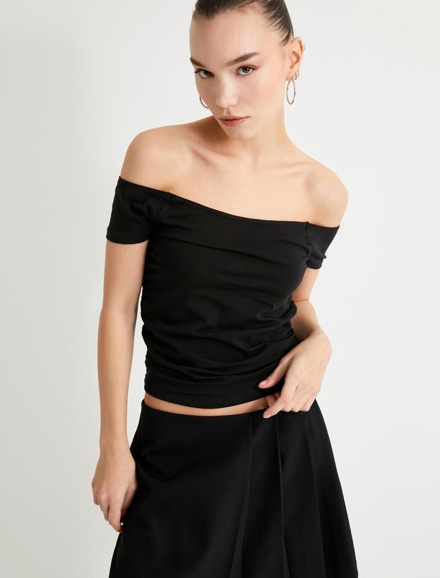   Tricou cu umerii goi
