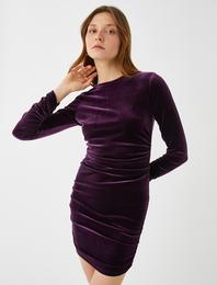 Rochie mini din catifea, cu mânecă lungă, drapată