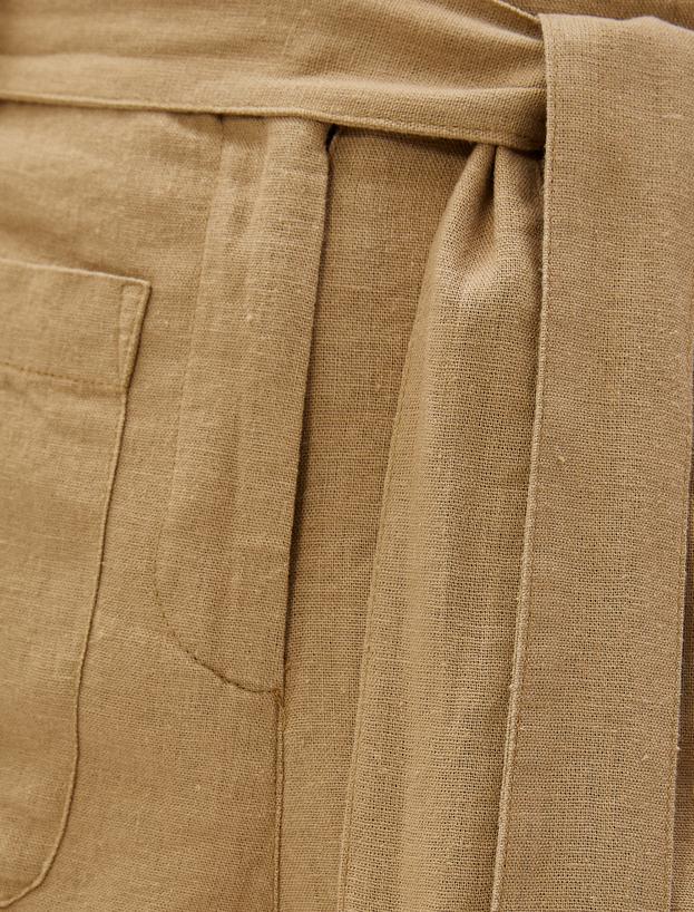   Pantaloni scurți cu talie înaltă, din amestec de in, cu curea și buzunare