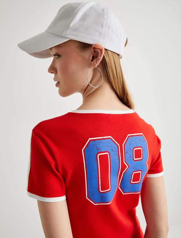   Tricou Vintage cu mânecă scurtă, decolteu la baza gâtului, cu număr imprimat pe spate, în dungi