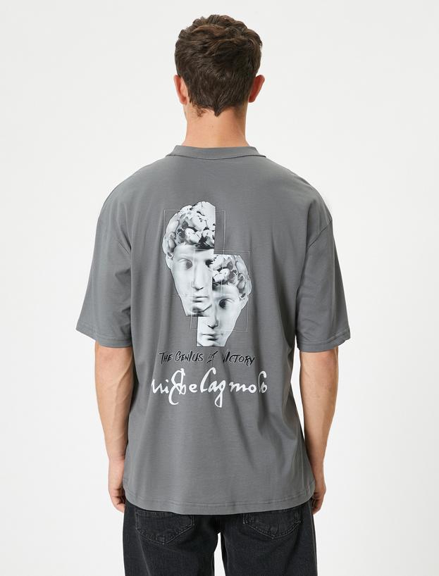   Tricou imprimat pe spate