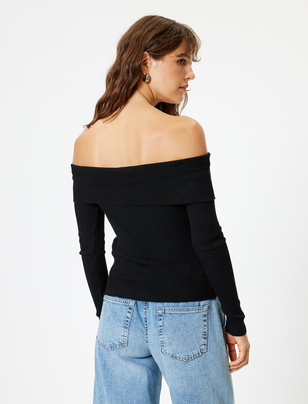   Pulover din tricot cu decolteu pe umeri
